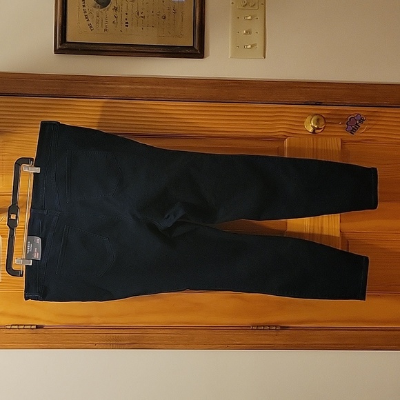 Torrid jeans NWT - Picture 2 of 7